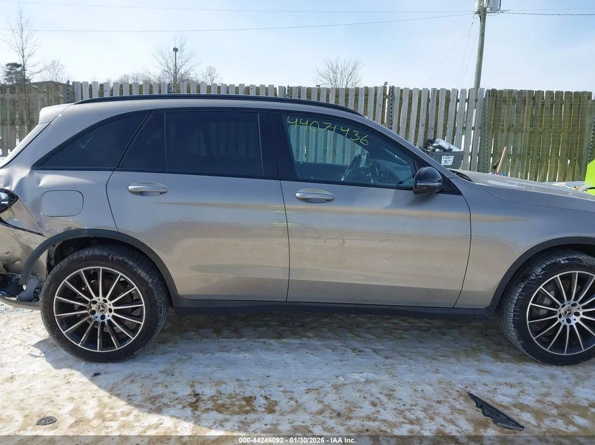 Mercedes-Benz GLC 300 2l 4Matic, снимка 13 - Автомобили и джипове - 53965126