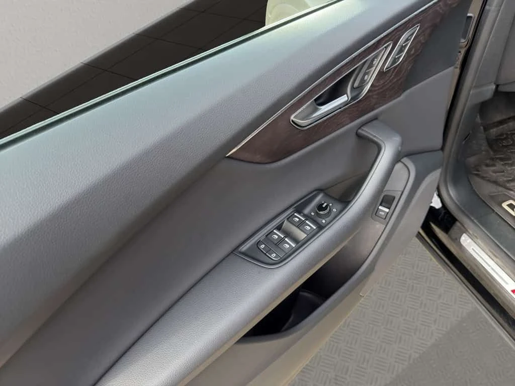 Audi Q8 ПЪРВИ СОБСТВЕНИК/360/ОБДУХВАНЕ , снимка 10 - Автомобили и джипове - 54025771