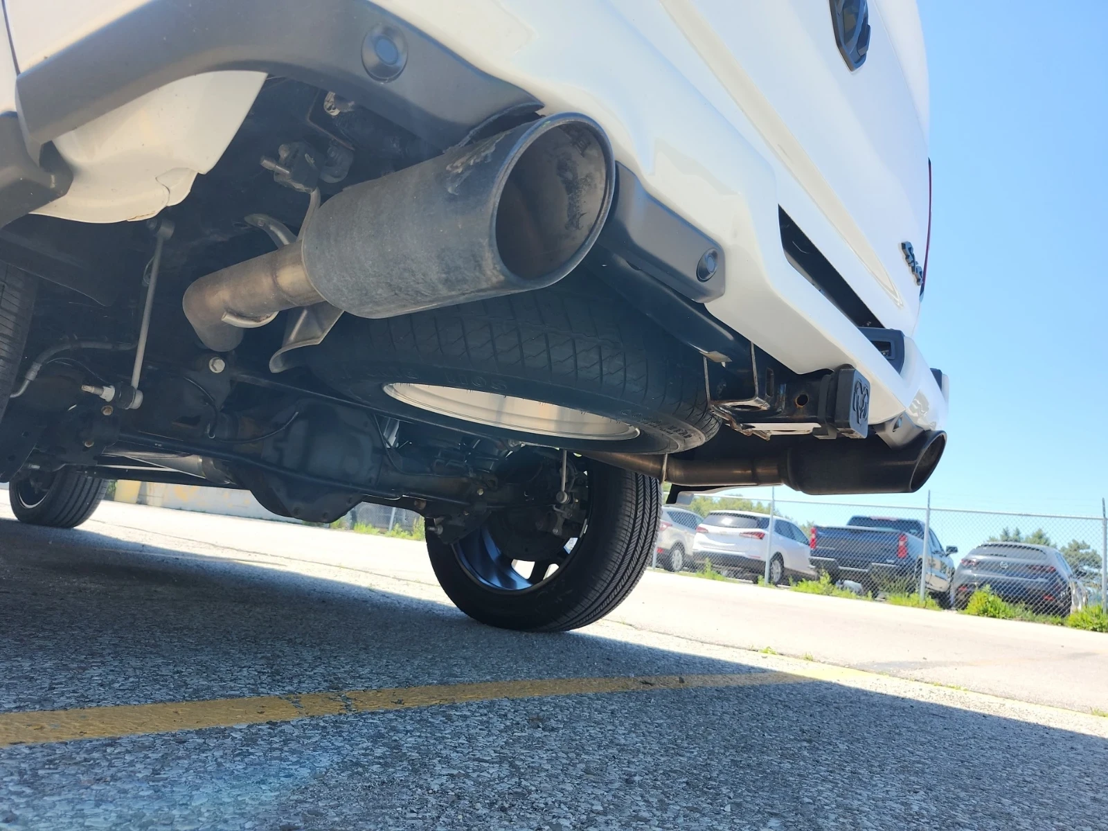 Dodge RAM 1500 LIMITED * 4X4 * CREW CAB * 5.7 * ОБДУХ * ПАНОРАМА, снимка 11 - Автомобили и джипове - 54777372
