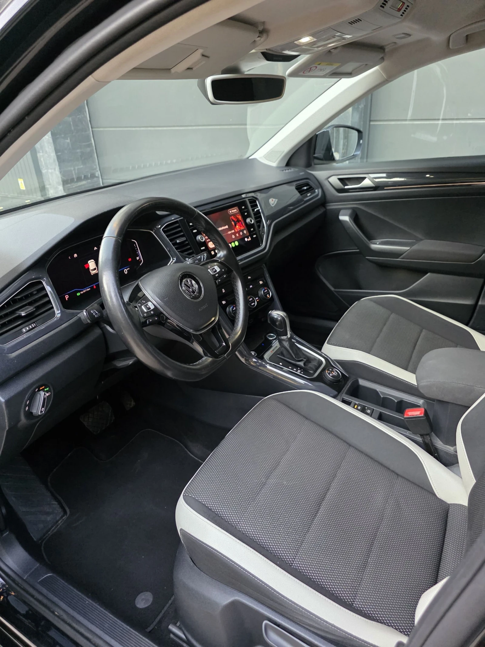 VW T-Roc 2.0TDI 4x4 Дигитал IQ Light KEYLESS , снимка 12 - Автомобили и джипове - 55193829