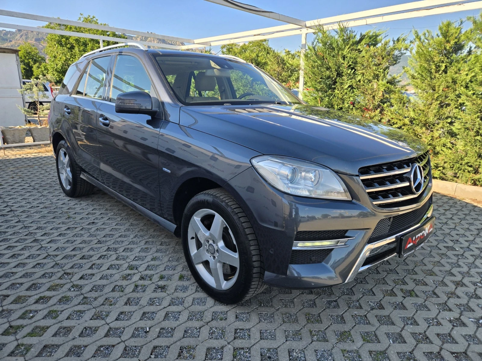 Mercedes-Benz ML 350 3.5i-306кс= PANO= H&K= KEYLESS= CAMERA, снимка 2 - Автомобили и джипове - 55304945