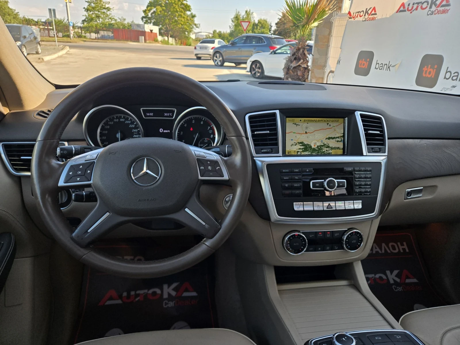 Mercedes-Benz ML 350 3.5i-306кс= PANO= H&K= KEYLESS= CAMERA, снимка 11 - Автомобили и джипове - 55304945