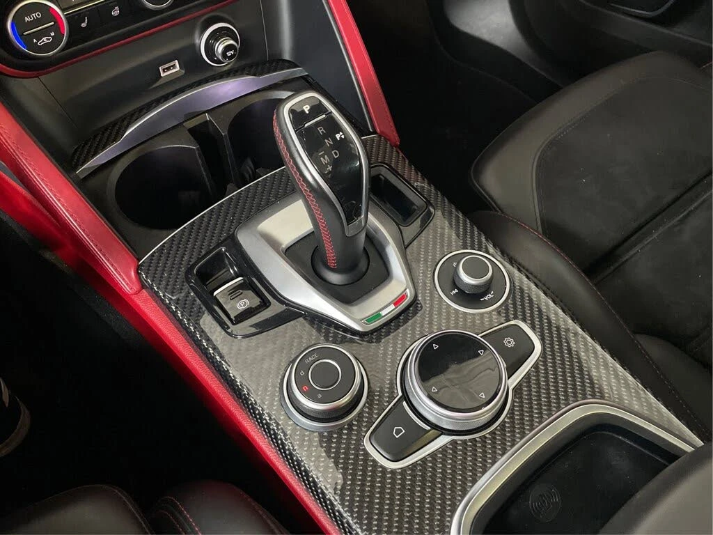 Alfa Romeo Stelvio QUADROFOGLIO* CARBON* HK* PANO* , снимка 11 - Автомобили и джипове - 55384681
