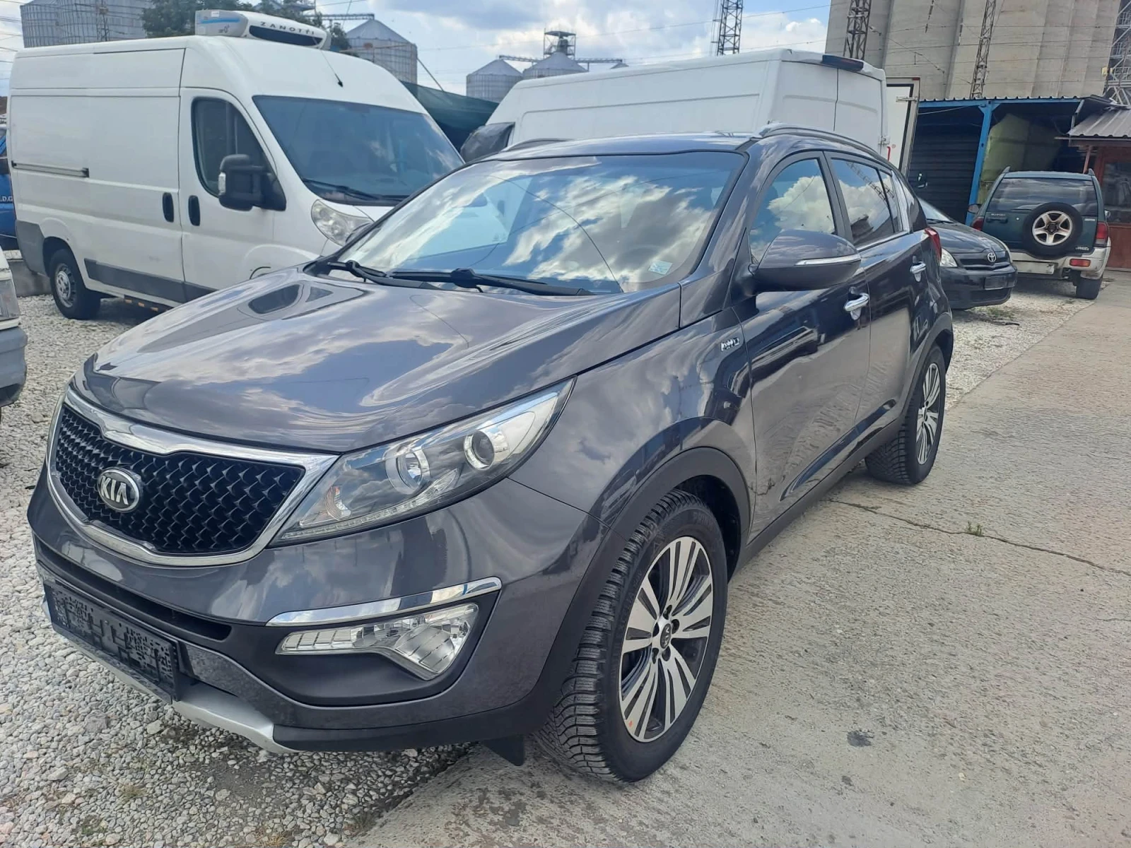 Kia Sportage, снимка 2 - Автомобили и джипове - 55405760