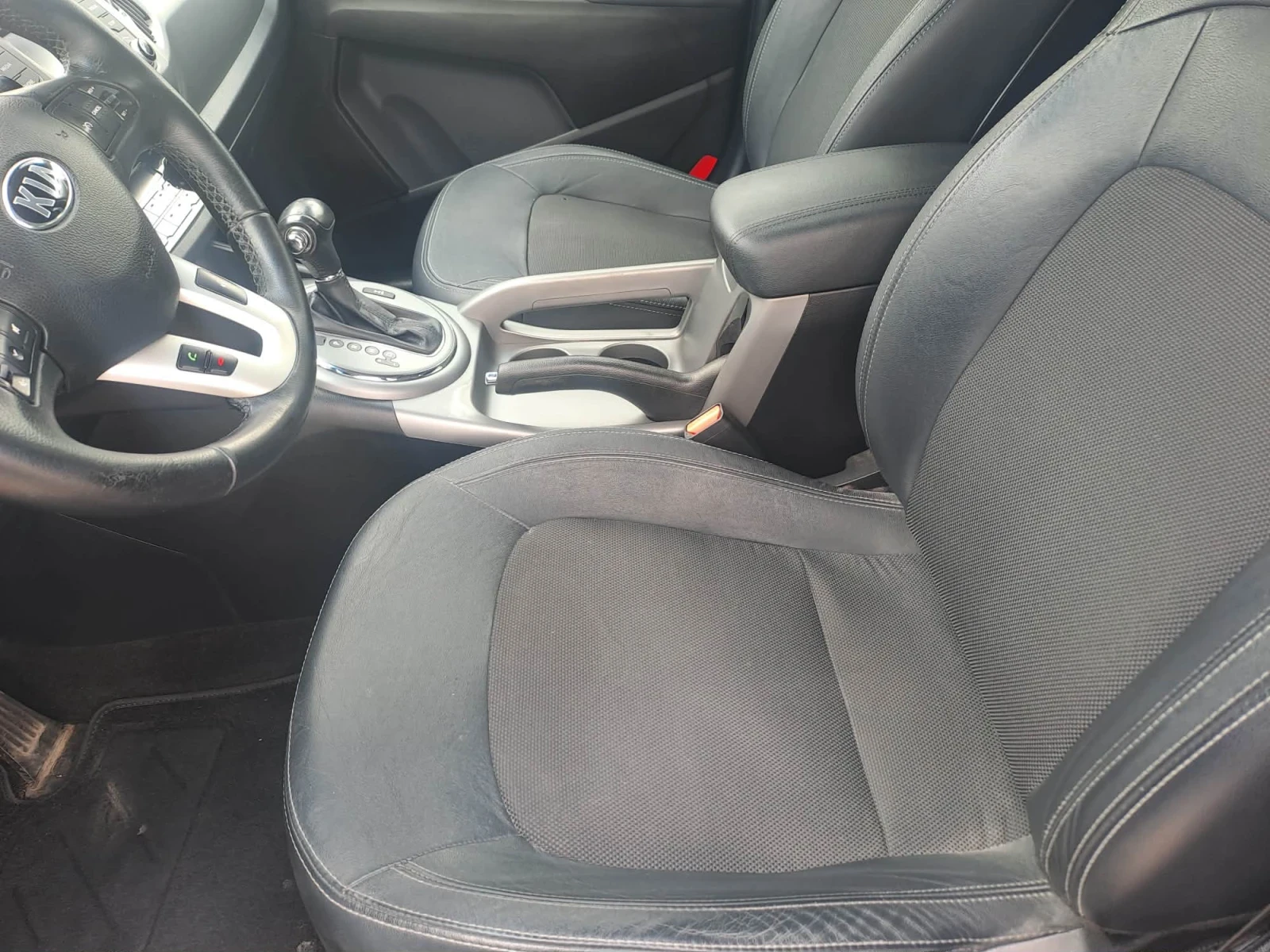 Kia Sportage, снимка 8 - Автомобили и джипове - 55405760