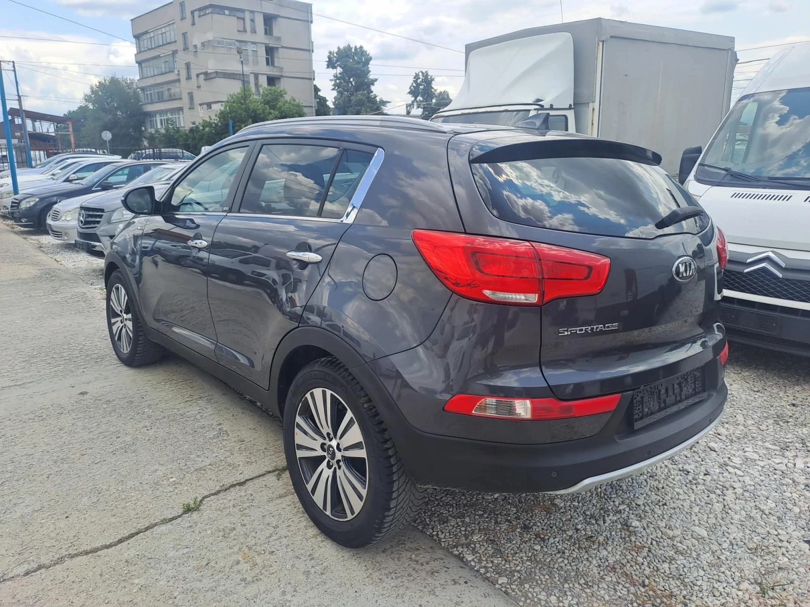 Kia Sportage, снимка 6 - Автомобили и джипове - 55405760