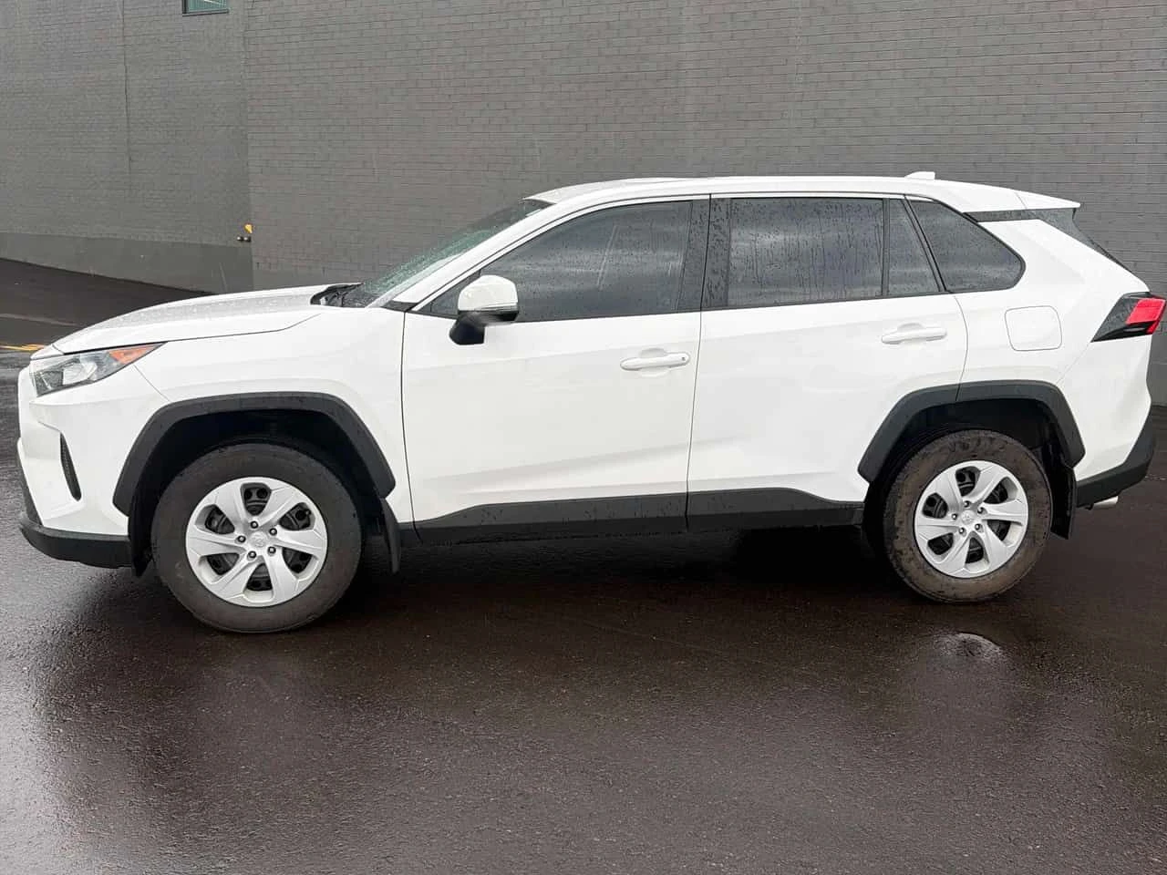 Toyota Rav4 * LE * АВТОКРЕДИТ  БЕЗ ПЪРВОНАЧАЛНА ВНОСКА* , снимка 2 - Автомобили и джипове - 55648672