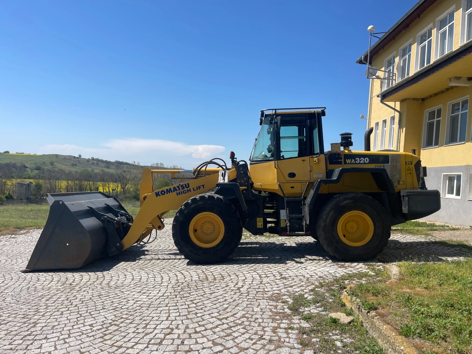 Челен товарач Komatsu WA 320 HIGH LIFT ЛИЗИНГ - изображение 4