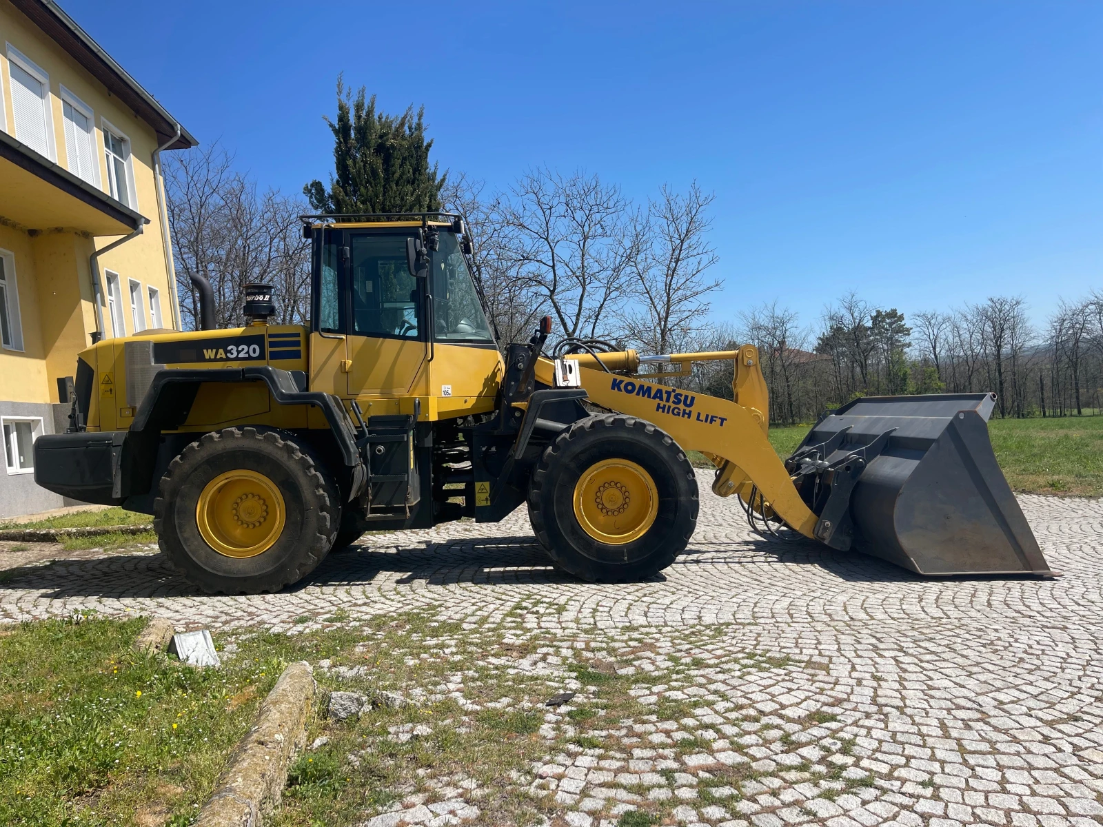 Челен товарач Komatsu WA 320 HIGH LIFT ЛИЗИНГ - изображение 8