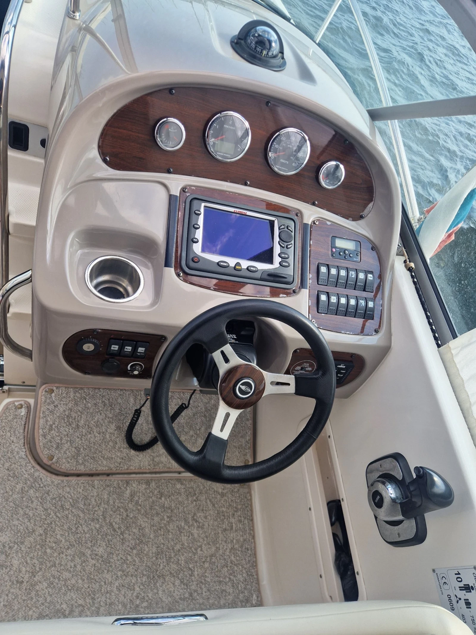 Моторна яхта Chaparral 276 ДИЗЕЛ КЛИМАТИК АГРЕГАТ - изображение 8