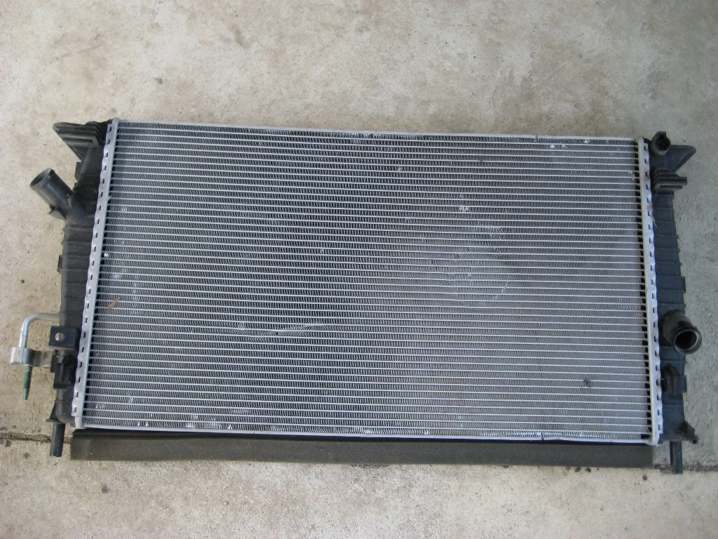 форд фокус 2004-08 воден и климатичен радиатор