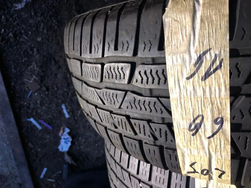 Гуми Зимни 205/60R16, снимка 2 - Гуми и джанти - 46829755