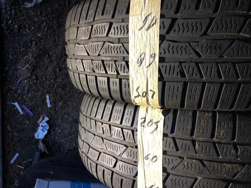 Гуми Зимни 205/60R16, снимка 1 - Гуми и джанти - 49451476