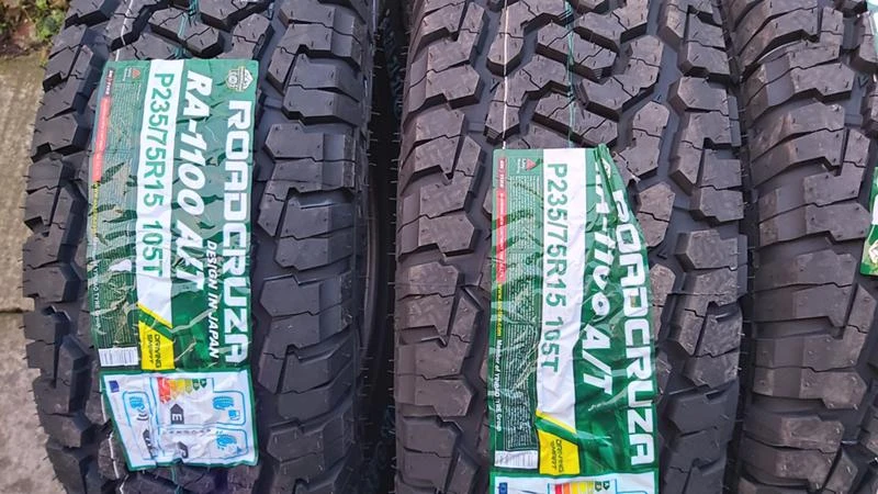 Гуми Всесезонни 235/75R15, снимка 3 - Гуми и джанти - 27366317