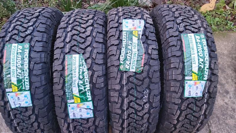 Гуми Всесезонни 235/75R15, снимка 1 - Гуми и джанти - 27366317