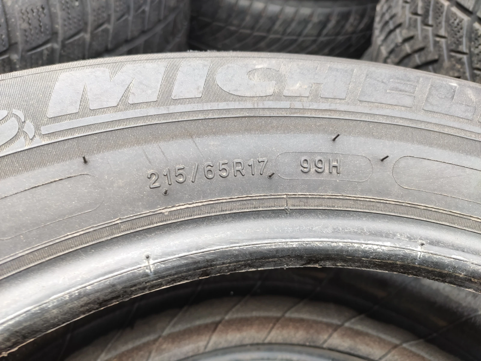 Гуми Зимни 215/65R17, снимка 8 - Гуми и джанти - 54735186