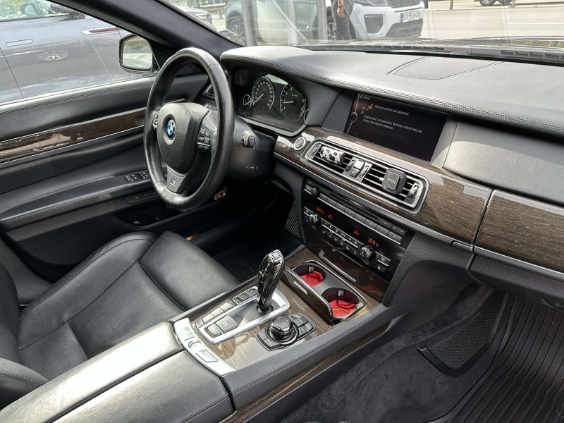 BMW 750 i X Drive M Package, снимка 12 - Автомобили и джипове - 42731366