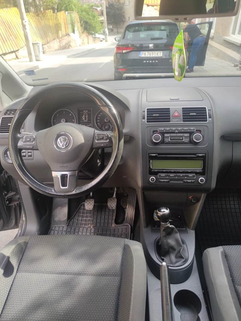 VW Touran 1.6TDI 6ск 7места, снимка 9 - Автомобили и джипове - 47313181