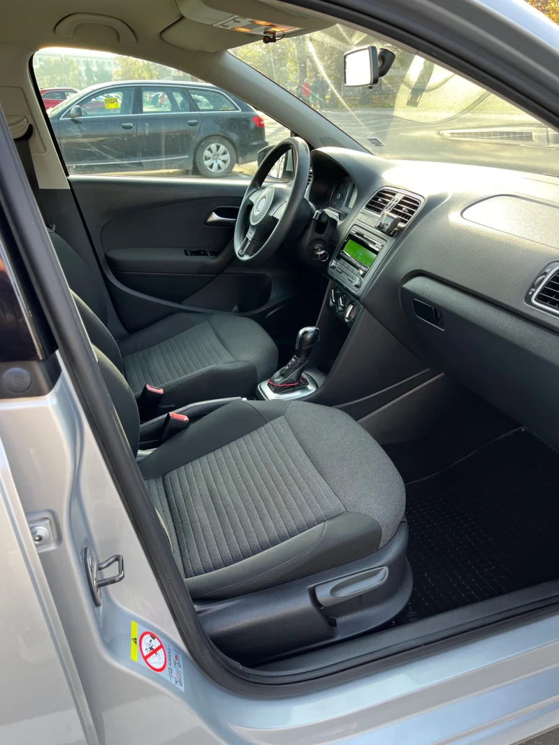 VW Polo 1.6 TDI автоматик DSG 7 скорости, снимка 10 - Автомобили и джипове - 52433219