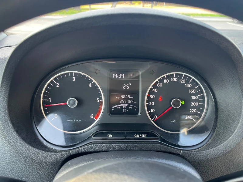 VW Polo 1.6 TDI автоматик DSG 7 скорости, снимка 14 - Автомобили и джипове - 52433219