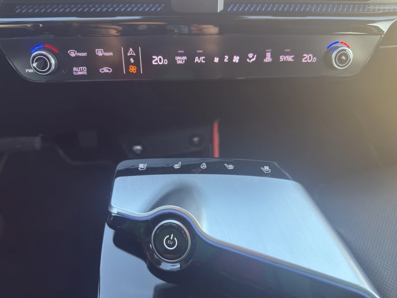 Kia EV6 77.4KWh RWD/MERIDIAN/CAM/DISTRONIC/SOH100%/FULL, снимка 16 - Автомобили и джипове - 53165852
