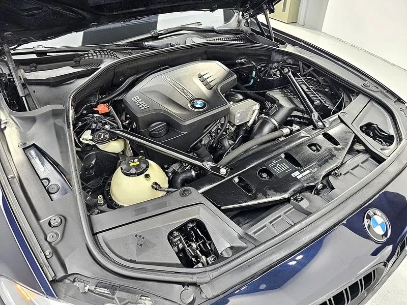 BMW 528 i xDrive M-Aerodynamics, снимка 6 - Автомобили и джипове - 53034128