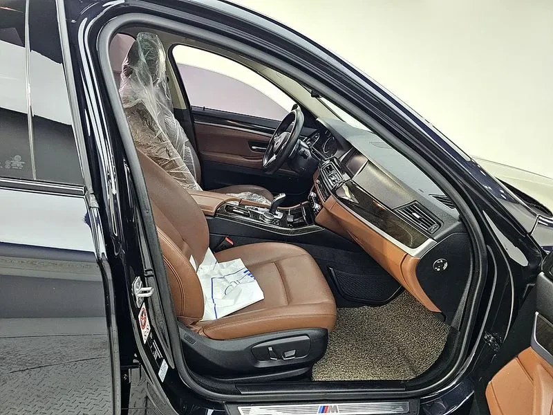 BMW 528 i xDrive M-Aerodynamics, снимка 11 - Автомобили и джипове - 53034128