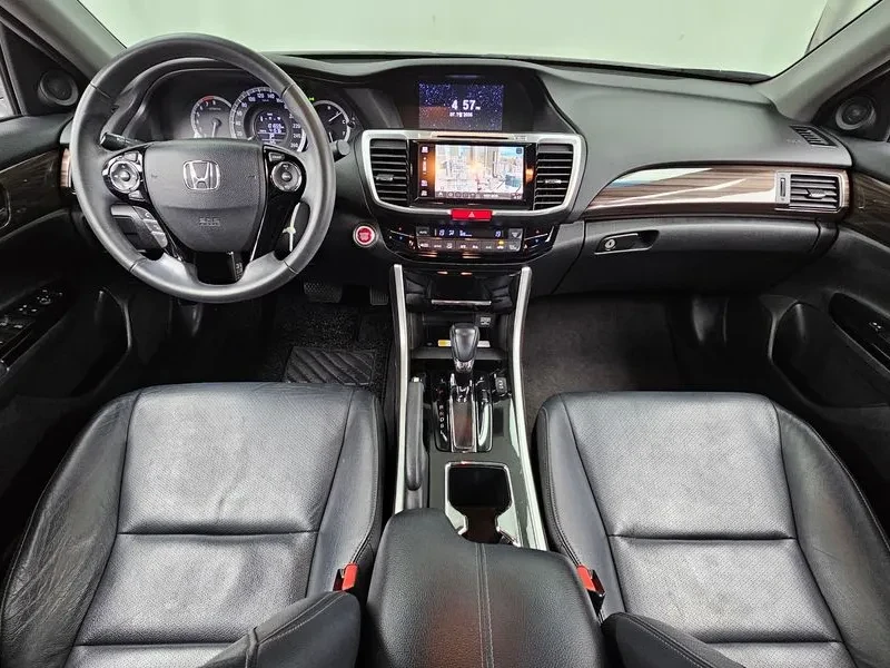 Honda Accord 2.4 9Th Generation, снимка 13 - Автомобили и джипове - 55841418