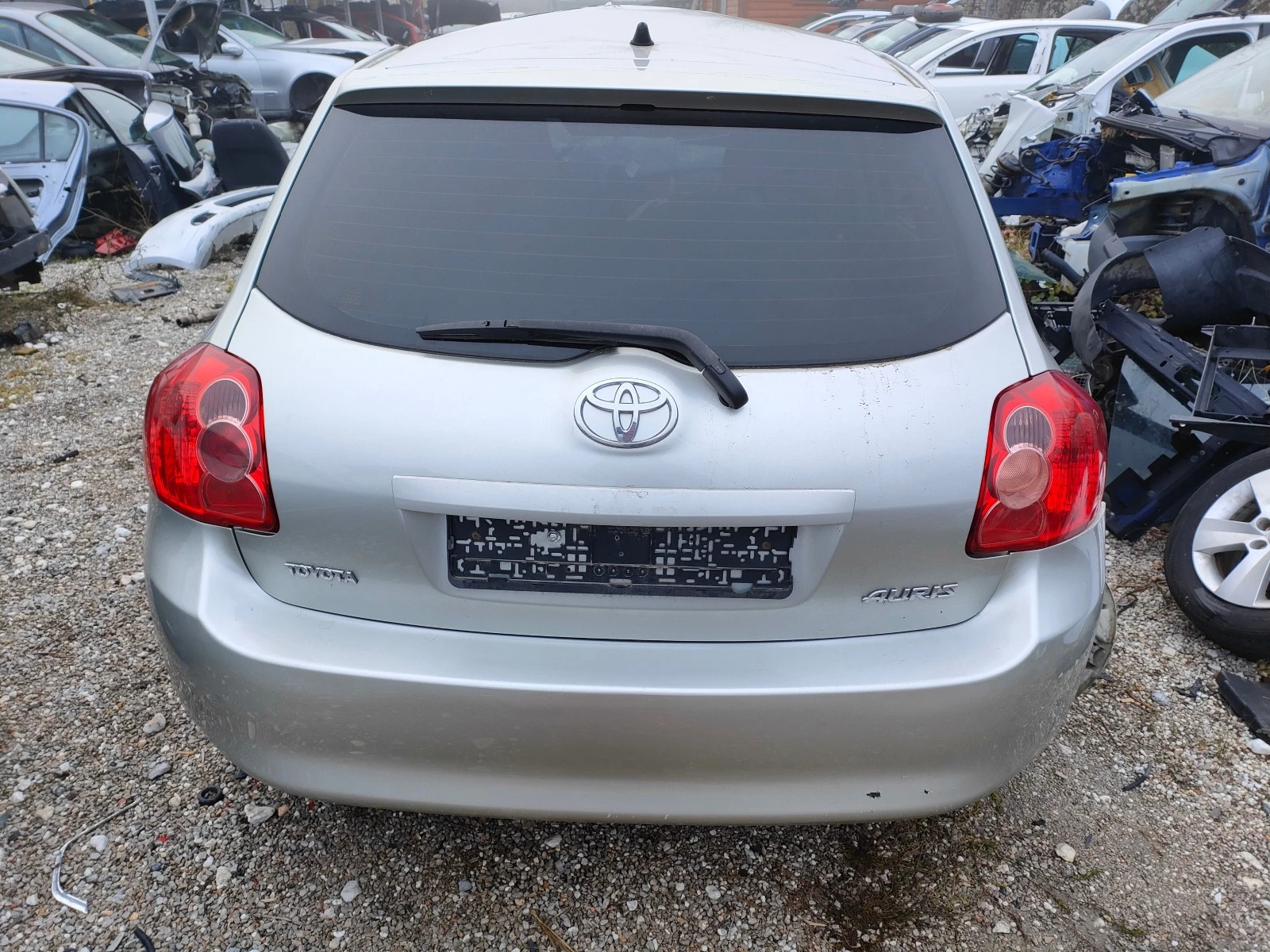 Toyota Auris 1.4i - изображение 2