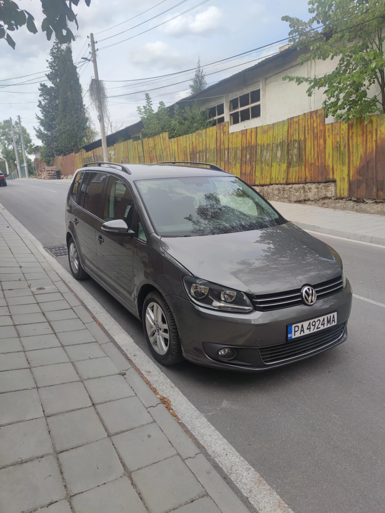 VW Touran 1.6TDI 6ск 7места - изображение 3