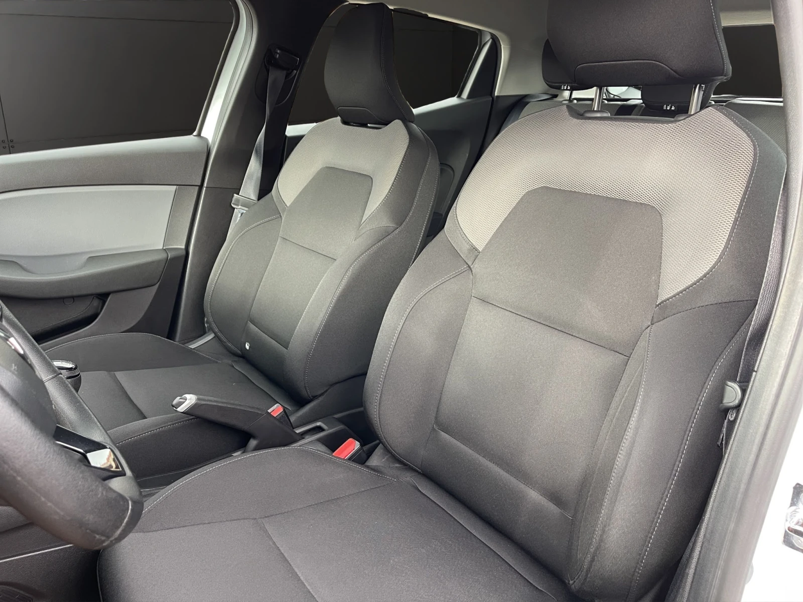 Renault Clio 1.0I HATCH LIFE - изображение 9