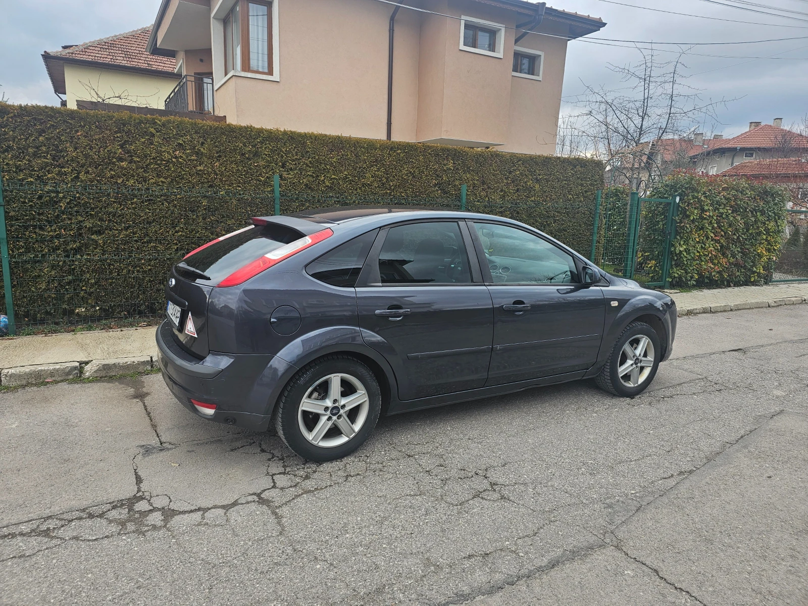 Ford Focus 1.6-Газ-инж-Гаражен, снимка 7 - Автомобили и джипове - 53904981