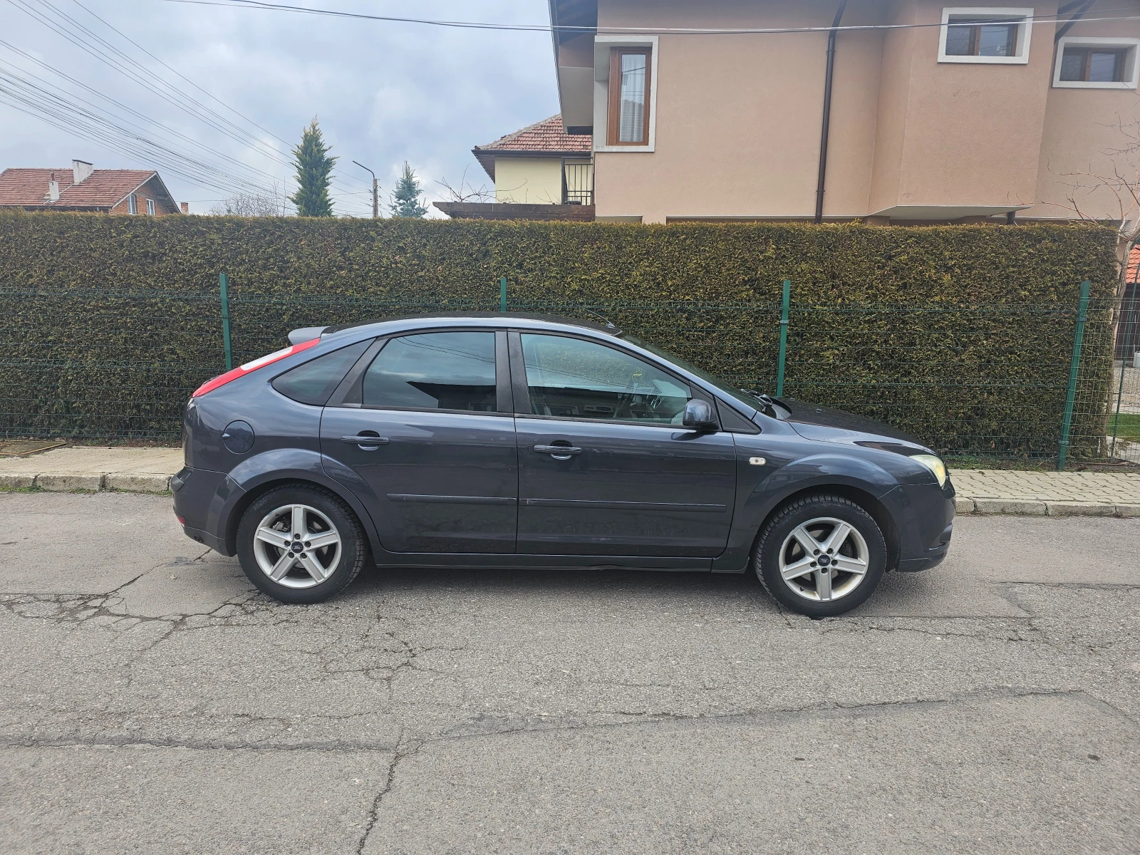 Ford Focus 1.6-Газ-инж-Гаражен, снимка 8 - Автомобили и джипове - 53904981