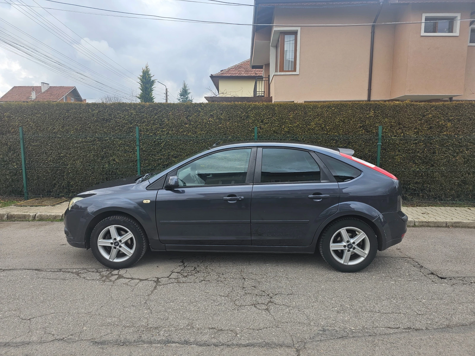 Ford Focus 1.6-Газ-инж-Гаражен, снимка 3 - Автомобили и джипове - 53904981
