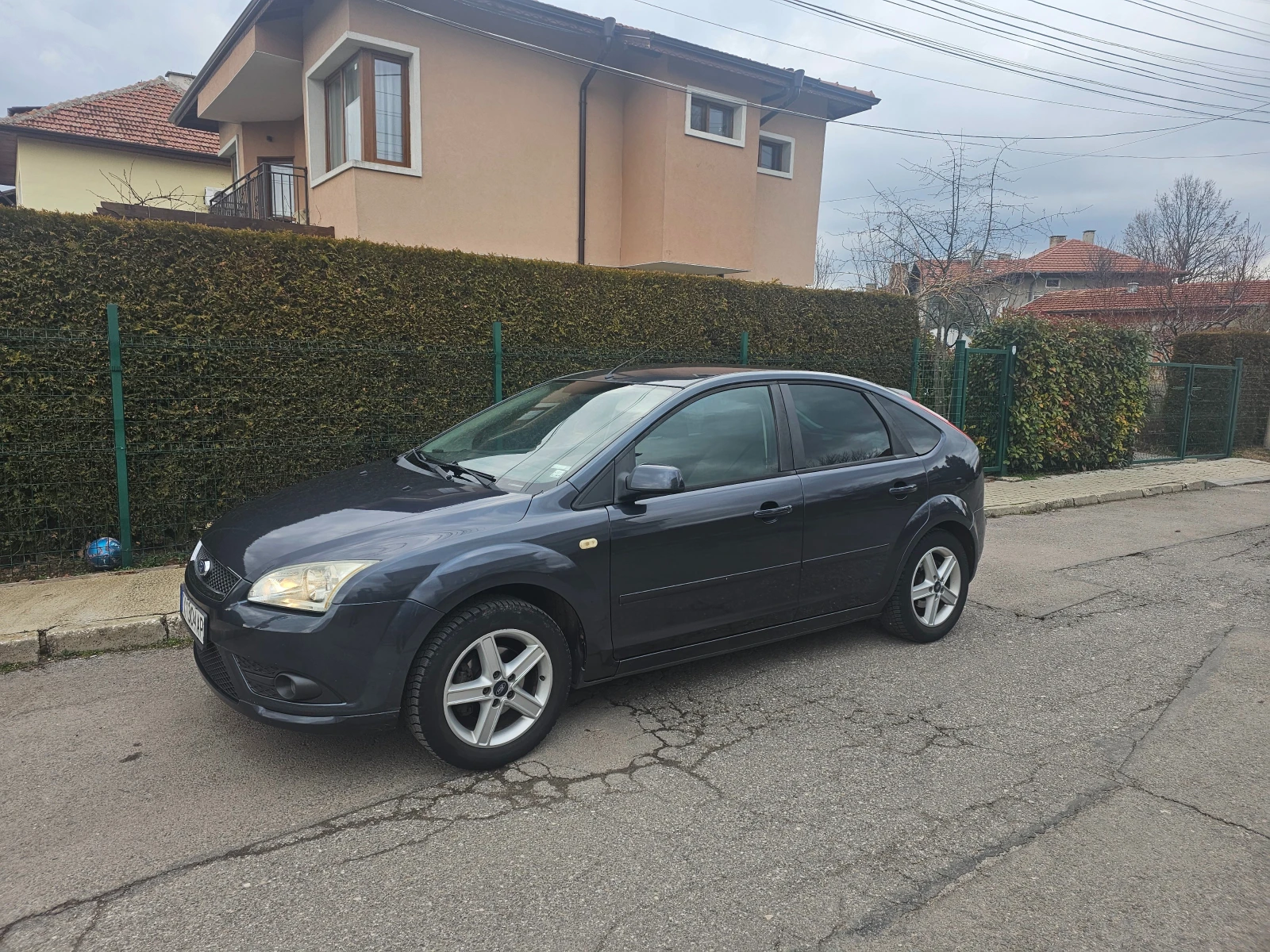 Ford Focus 1.6-Газ-инж-Гаражен, снимка 2 - Автомобили и джипове - 53904981