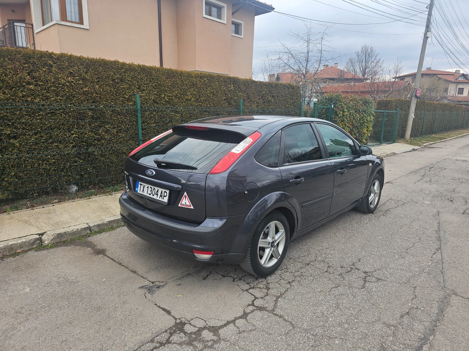 Ford Focus 1.6-Газ-инж-Гаражен, снимка 6 - Автомобили и джипове - 53904981