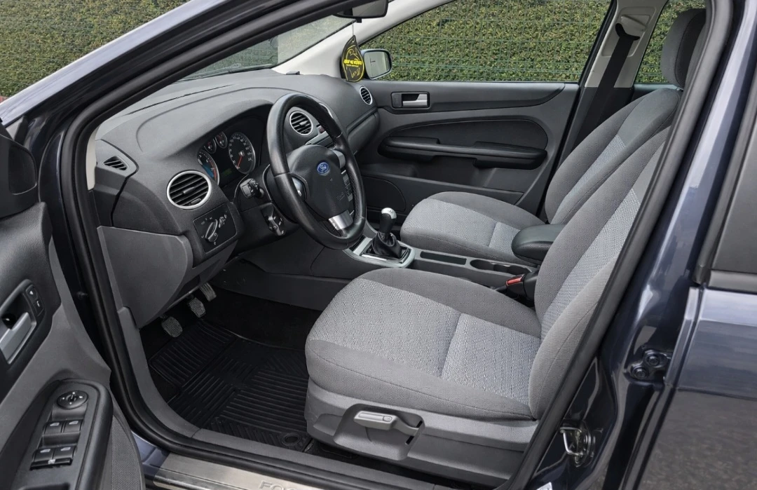 Ford Focus 1.6-Газ-инж-Гаражен, снимка 14 - Автомобили и джипове - 53904981