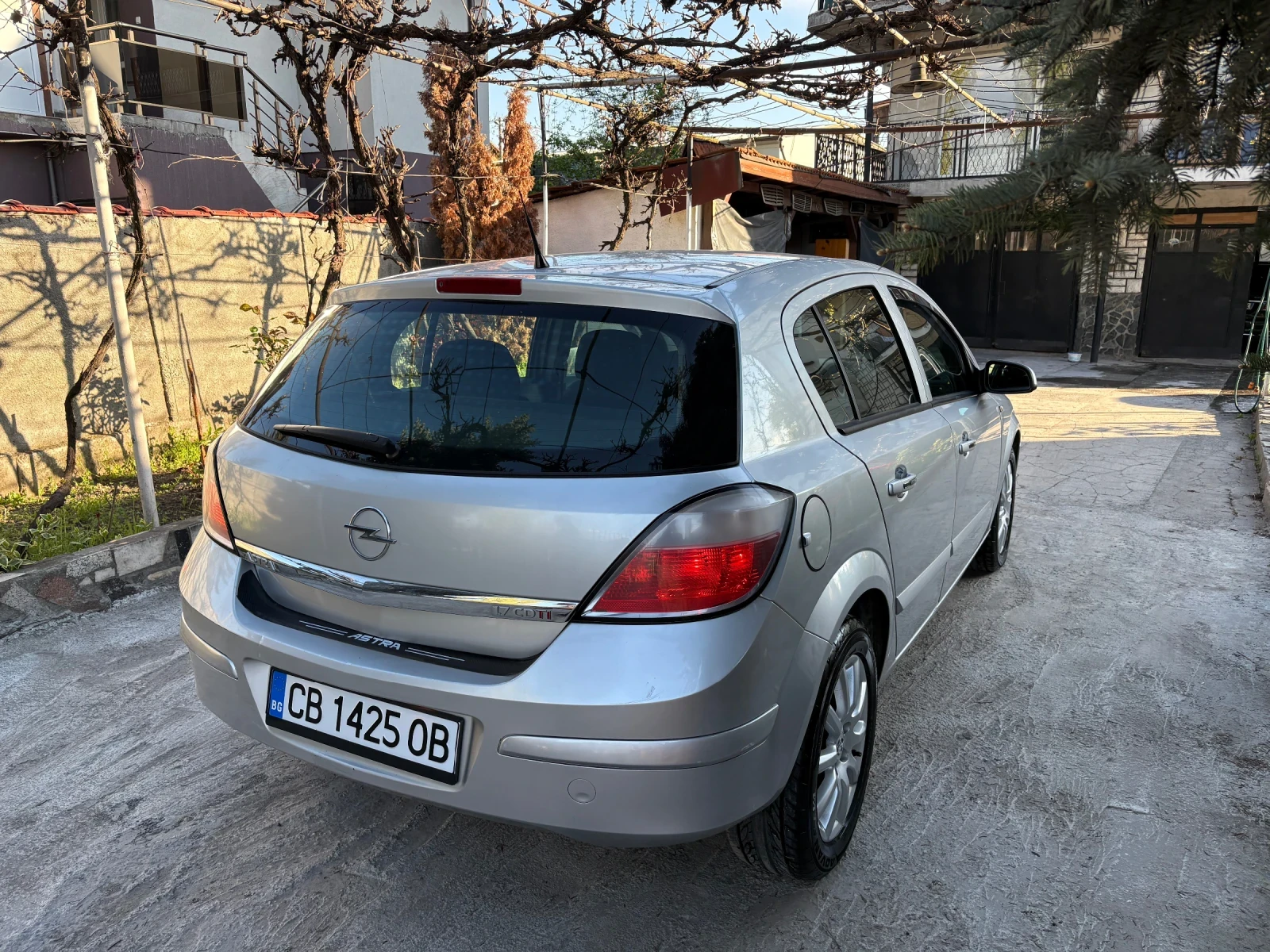 Opel Astra 1.7 CDI НАПЪЛНО ОБСЛУЖЕН РЕГИСТРИРАН, снимка 3 - Автомобили и джипове - 54306658
