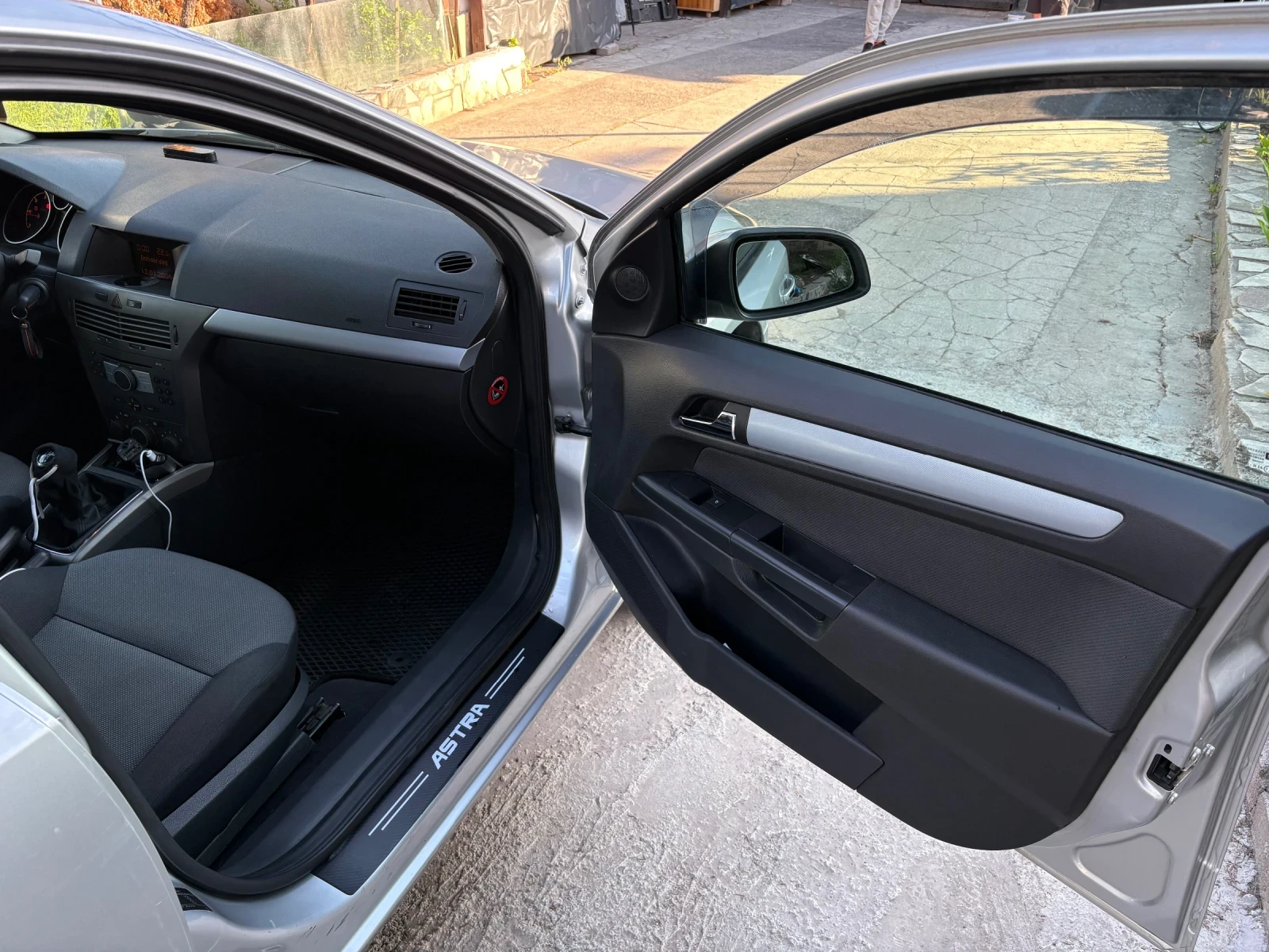 Opel Astra 1.7 CDI НАПЪЛНО ОБСЛУЖЕН РЕГИСТРИРАН, снимка 14 - Автомобили и джипове - 54306658