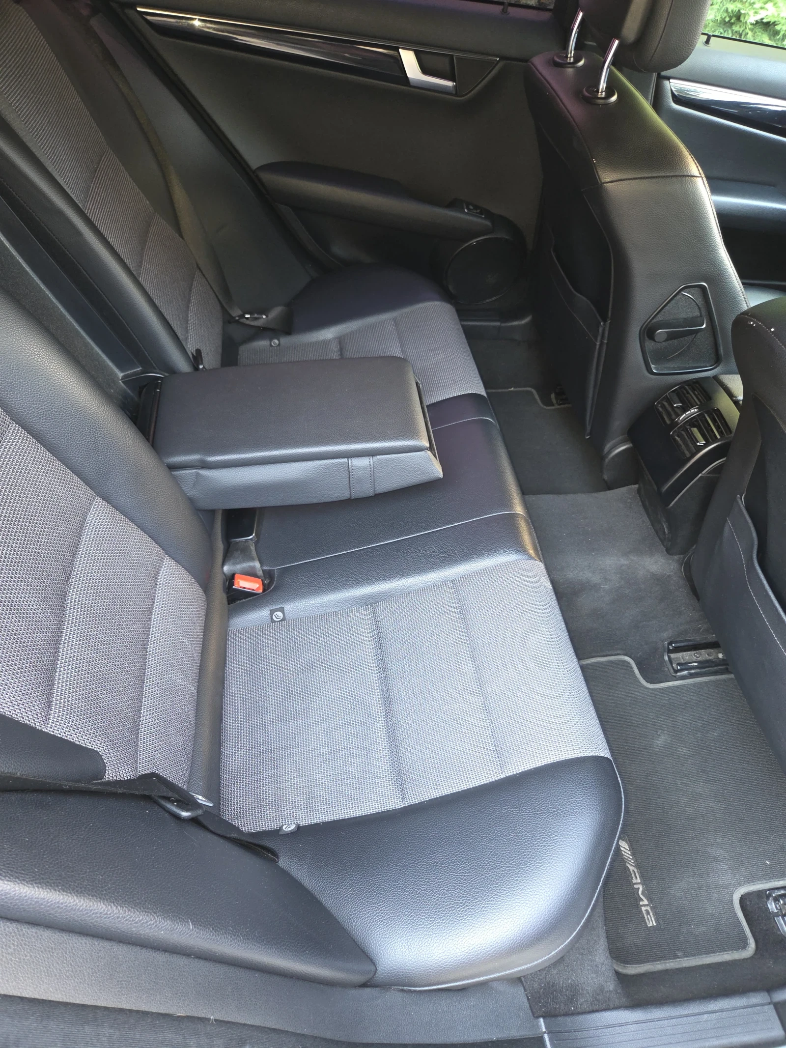 Mercedes-Benz C 250 4 Matik, снимка 11 - Автомобили и джипове - 55603282