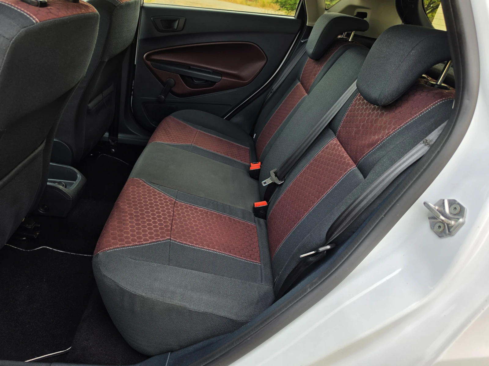 Ford Fiesta 1.4i GPL TITANIUM, снимка 12 - Автомобили и джипове - 55790296