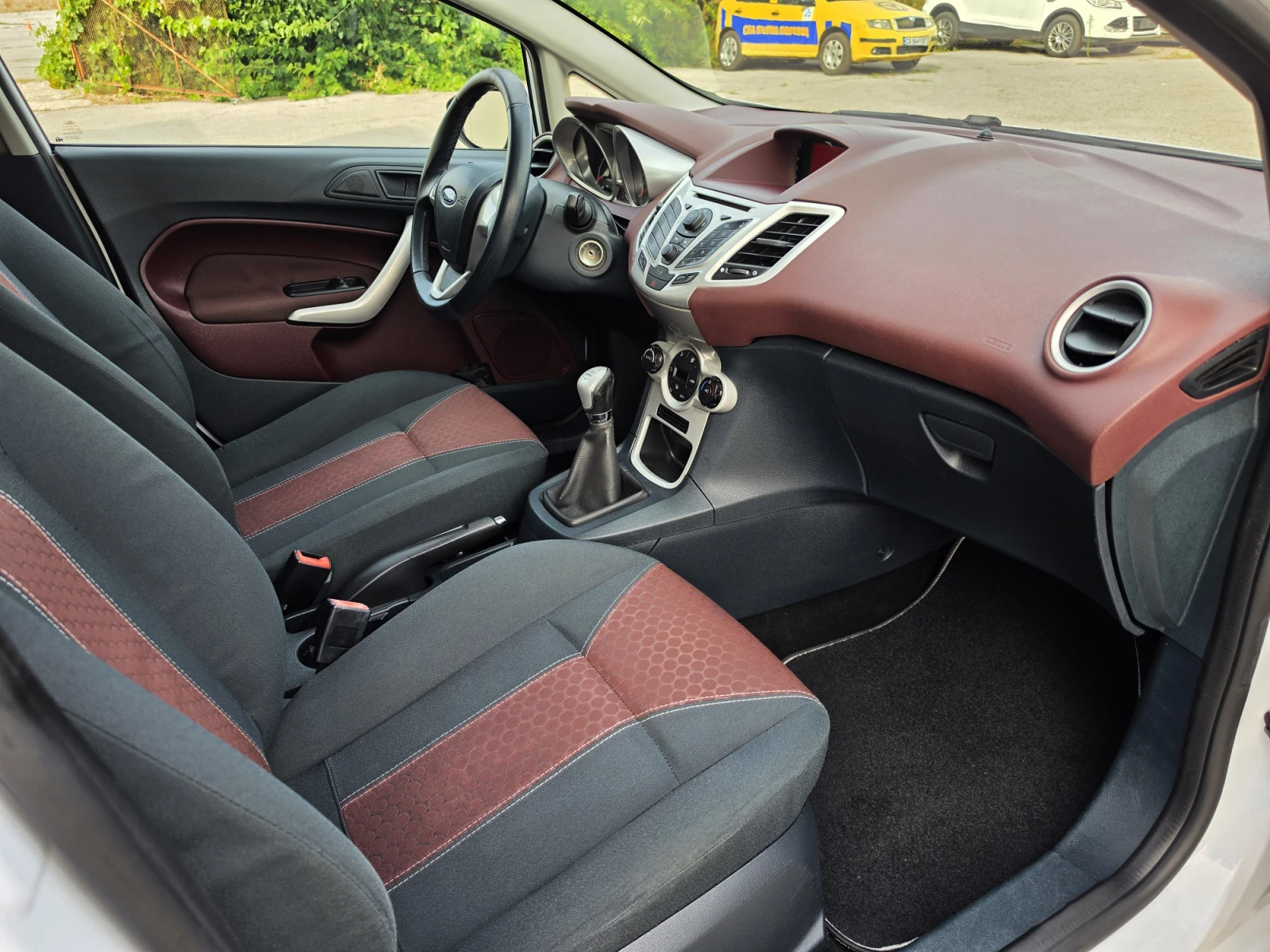 Ford Fiesta 1.4i GPL TITANIUM, снимка 11 - Автомобили и джипове - 55790296