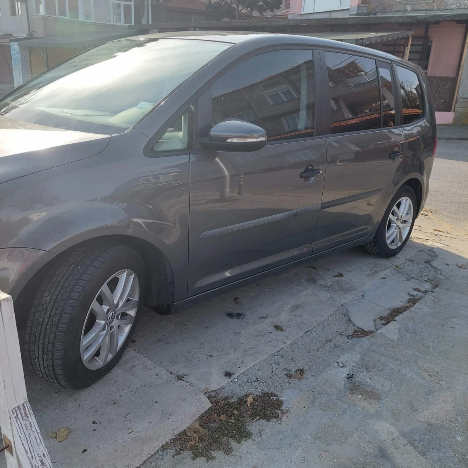 VW Touran, снимка 3 - Автомобили и джипове - 56112100