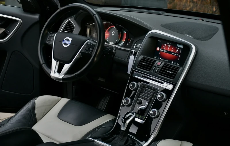 Volvo XC60 D5 AWD Geartronic 215 PS, снимка 7 - Автомобили и джипове - 49677800