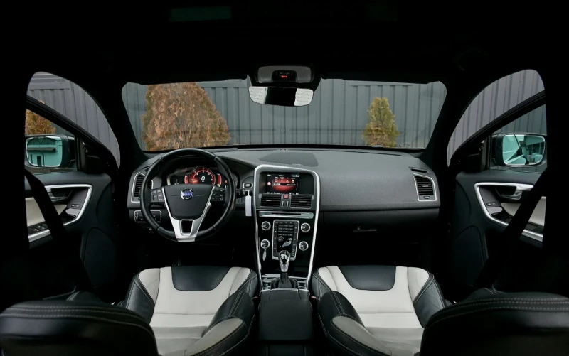 Volvo XC60 D5 AWD Geartronic 215 PS, снимка 8 - Автомобили и джипове - 49677800