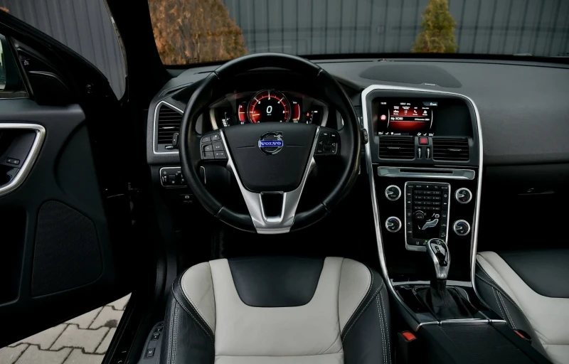 Volvo XC60 D5 AWD Geartronic 215 PS, снимка 5 - Автомобили и джипове - 49677800