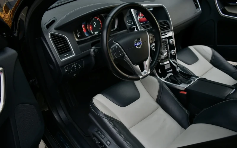 Volvo XC60 D5 AWD Geartronic 215 PS, снимка 6 - Автомобили и джипове - 49677800