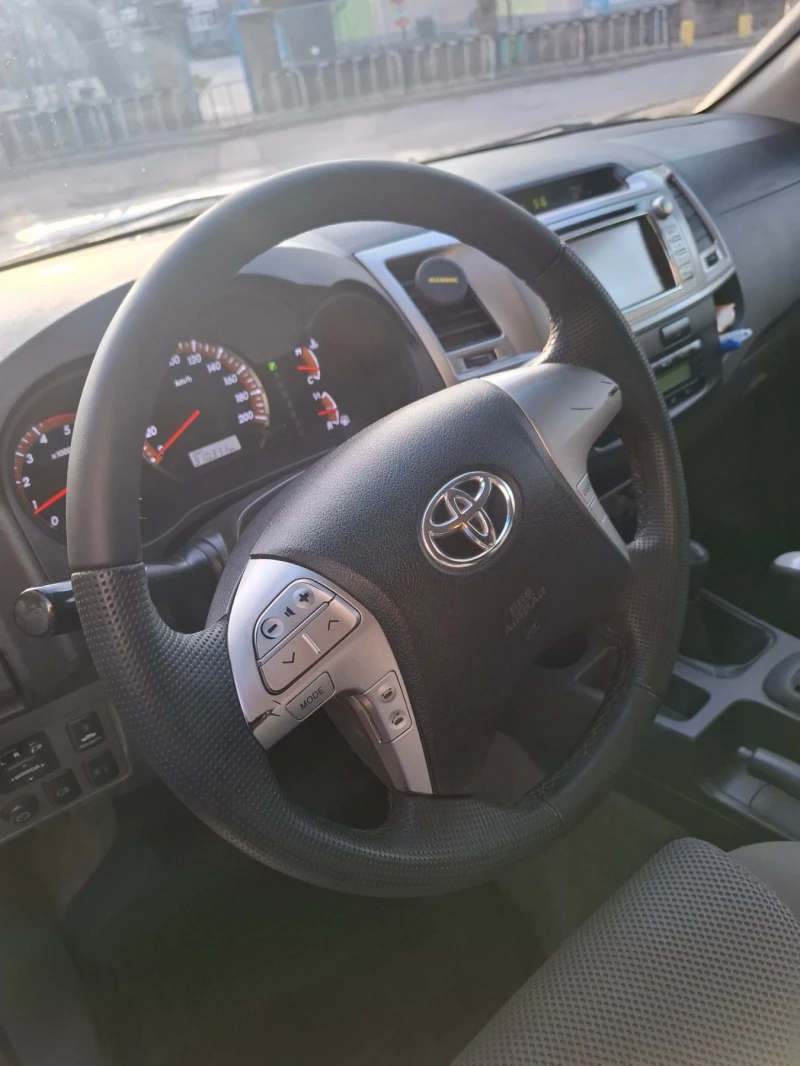 Toyota Hilux, снимка 3 - Автомобили и джипове - 49766538