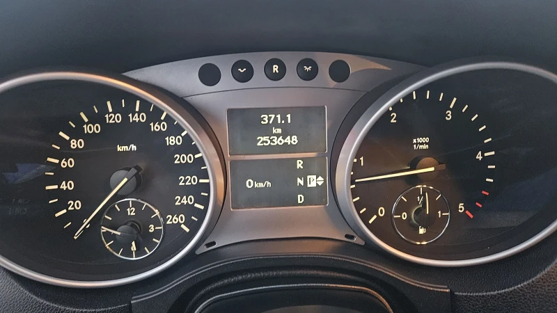 Mercedes-Benz ML 300 3.0 AMG, снимка 17 - Автомобили и джипове - 52446746