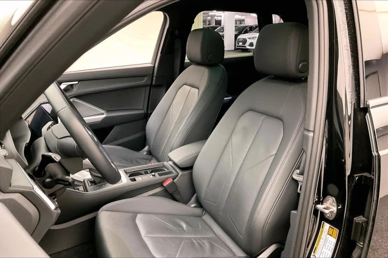 Audi Q3 45 TFSI * Komfort * АвтоКредит * (ЦЕНА ДО БГ), снимка 7 - Автомобили и джипове - 53251925